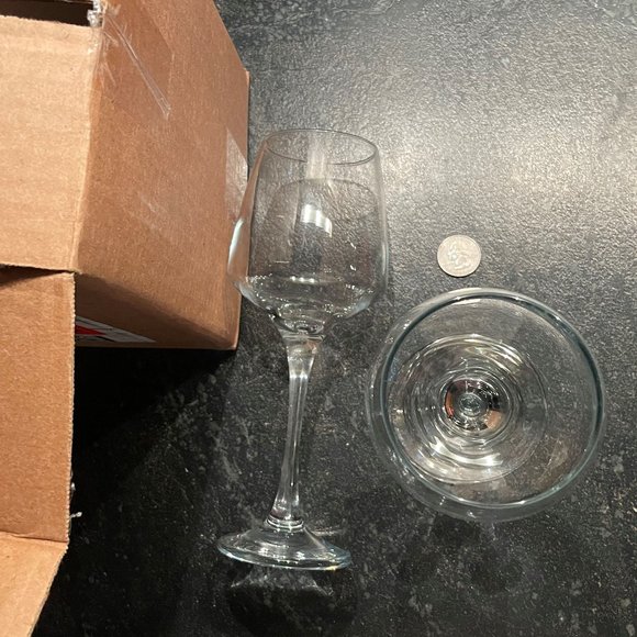 14 Oz. Wine Glasses, Set of 4, NWOT - Picture 2 of 4